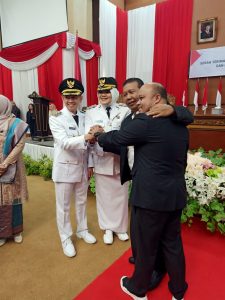 Pilkada telah usai. Sekarang tidak ada lagi nomor satu atau nomor dua. Yang ada adalah KITA