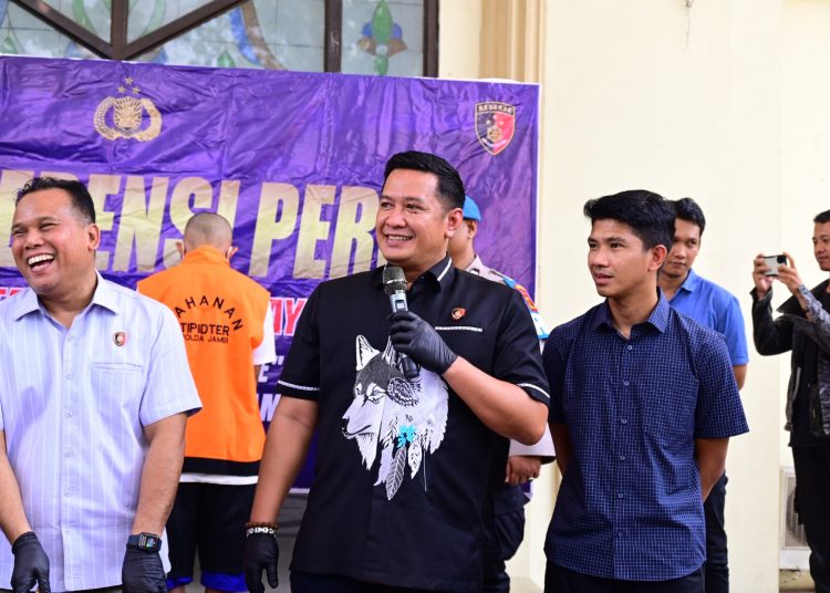 Direktorat Reserse Kriminal Khusus (Ditreskrimsus) Polda Jambi berhasil mengungkap dan mengamankan aktivitas penambangan minyak ilegal (illegal drilling) di Desa Pompa Air