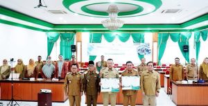 Wabup menyambut rapat tersebut guna membangun koordinasi lintas sektor sekaligus penggalangan komitmen melalui penandatanganan komitmen kegiatan untuk mengimplementasikan bersama pangan jajanan Anak Sekolah