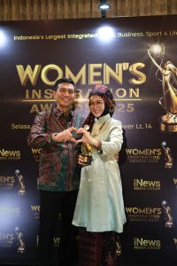 Women Inspiration Award adalah Apreasi yang diberikan oleh INews TV kepada para wanita- wanita yang menginspirasi dalam tindakannya dalam pengabdiannya kepada masyarakat