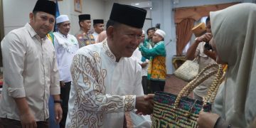Bupati Bekali Rendang