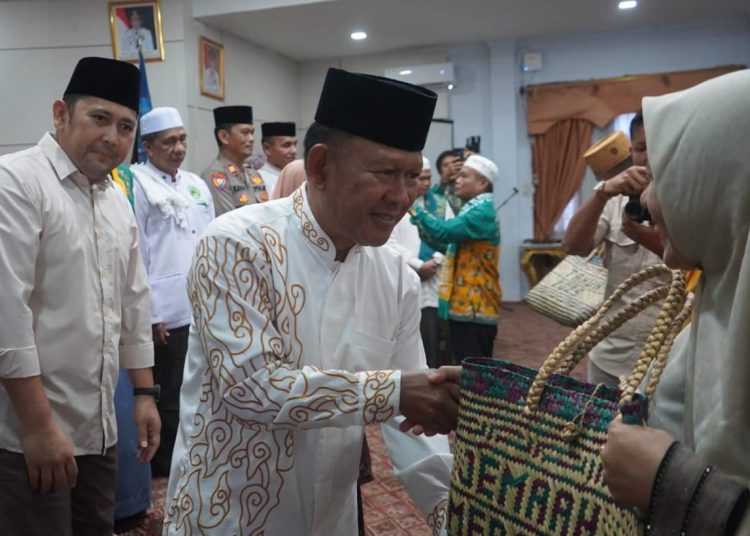 Bupati Bekali Rendang