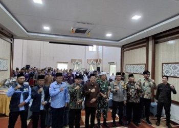 Bupati Muaro Jambi Bambang Bayu Suseno secara resmi melepas keberangkatan jema'ah haji
