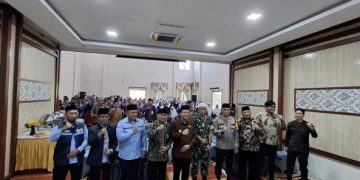 Bupati Muaro Jambi Bambang Bayu Suseno secara resmi melepas keberangkatan jema'ah haji