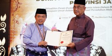 Al Haris juga dilantik menjadi Ketua DMDI Provinsi Jambi periode 2025-2028. Pelantikan dan pengukuhan ini berlangsung di Auditorium Rumah Dinas Gubernur Jambi