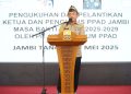 Saya sangat terharu kadang-kadang setiap ada masalah di desa-desa baik itu banjir longsor apapun namanya yang paling pertama kali datang TNI dan Polri