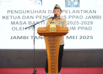 Saya sangat terharu kadang-kadang setiap ada masalah di desa-desa baik itu banjir longsor apapun namanya yang paling pertama kali datang TNI dan Polri