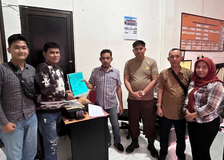 Penyerahan dokumen dilakukan di Mapolres Tanjab Barat dan diterima langsung oleh Kanit Intel Polres Tanjung Jabung Barat