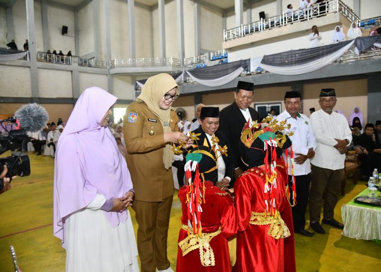 Mengawali pekan pertama Juni 2025 Bupati Dillah Hikmah Sari sangat bahagia. Betapa tidak, di hari pertama ngantor Juni ini Dillah mendapat dua anugerah sekaligus
