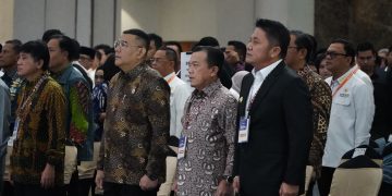 Mendagri juga mendorong para bupati yang tergabung dalam APKASI untuk turut mencari solusi atas persoalan bangsa, salah satunya terkait politik di daerah yang kerap berbiaya tinggi