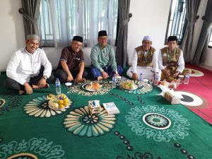 Turut hadir dalam kegiatan itu, Wali Kota Jambi Dr. dr. H. Maulana, MKM, Ketua KKK Provinsi Jambi Edy Syam SH, MH dan Drs.H.M.Suharta Siregar sebagai Sekretaris KKK (Kerukunan Keluarga Kisaran), Bachtiar Siagian, Candra beserta tokoh masyarakat, alim ulama, Pembina Majelis Pengajian Penerangan, Pembina Masjid Hidayatullah, dan Ustadz Ican dari Khoirul Umam