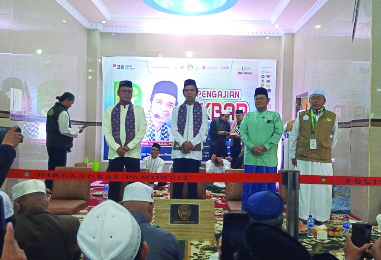 Acara yang dihadiri ribuan jamaah tersebut menghadirkan penceramah terkemuka Prof. H. Abdul Somad, Lc., D.E.S.A., Ph.D atau yang akrab disapa Ustaz Abdul Somad (UAS)