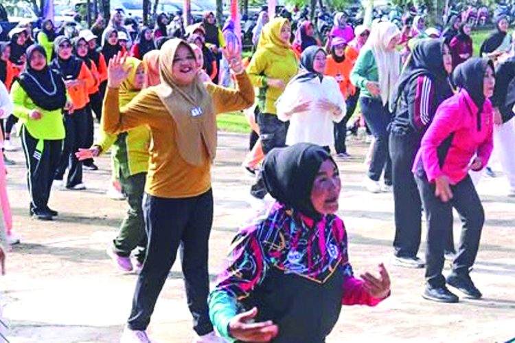 Menurut Bupati Dillah Hikmah Sari, kegiatan ini bukan hanya untuk menjaga kebugaran jasmani, tapi juga sebagai ajang mempererat tali silaturahmi antara pemerintah dan warga