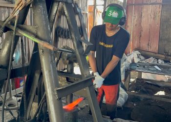 Hariman menjelaskan, Kampung Pandai Besi telah lama menjadi sentra pembuatan perkakas pertanian tradisional seperti parang, kapak, cangkul, arit, hingga egrek, yang menjadi kebutuhan penting bagi para petani khususnya kabupaten Kerinci dan Sungai Penuh dan kabupaten lain dalam provinsi Jambi