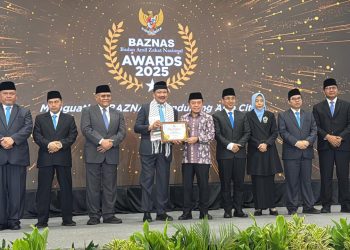 Penghargaan BAZNAS Awards ini diberikan sebagai bentuk apresiasi kepada para kepala daerah, kementerian, hingga pengusaha yang dinilai berperan aktif dalam meningkatkan penerimaan zakat serta mendukung program BAZNAS di tingkat nasional maupun daerah