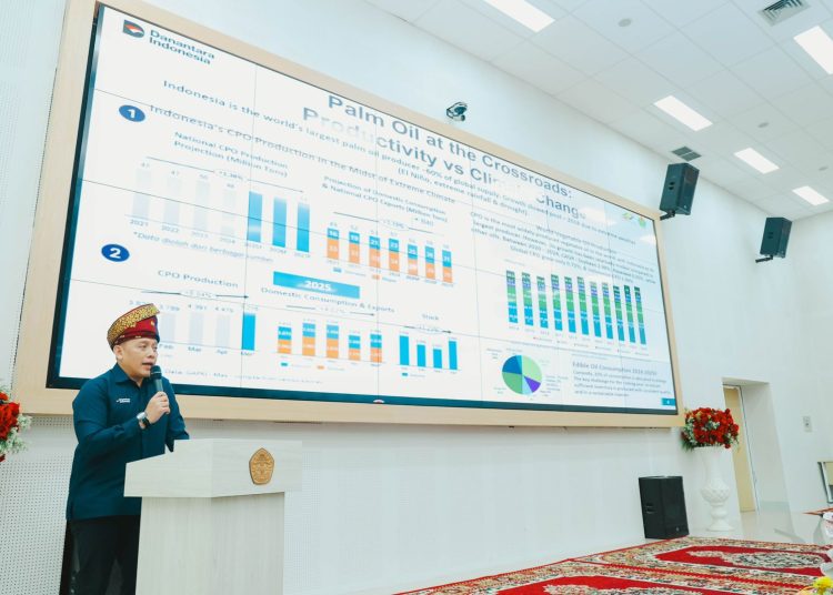 Ruang terbesar untuk improvement adalah dari sisi petani. Kita semua dapat berkolaborasi bersama, untuk meningkatkan produktivitas petani sawit Indonesia melalui intesifikasi