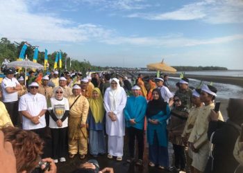 Bupati Tanjabtim, Dillah Hikmah Sari, dalam sambutannya menyampaikan rasa syukur atas kelancaran acara Mandi Safar tahun ini
