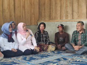 Bunda Hesti Haris berkesempatan untuk bertemu langsung dengan anak-anak binaan Ibu Merry, seorang pendidik yang dengan sepenuh hati mendampingi dan membimbing anak SAD.