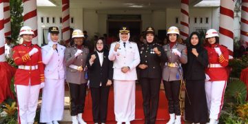 Mulai dari Inspektur upacara yang langsung oleh Bupati Hj Dillah Hikmah Sari, Komandan Upacara dipercayakan kepada Kasat Lantas Polres Tanjabtim IPTU Meiselin Lobat STr.K, MH, sedangkan pembaca naskah proklamasi Hj Zilawati SH yang merupakan Ketua DPRD Tanjabtim