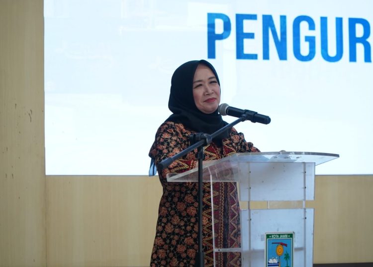 Hj. Hesti Haris menekankan pentingnya peran Dekranasda dalam mengembangkan kerajinan khas daerah