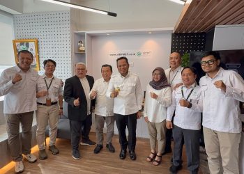 Bersama Gubernur Kalimantan Timur Rudy Mas’ud selaku Wakil Ketua Umum ADPMET dan Andang Bachtiar selaku Sekjen ADPMET, Gubernur Al Haris mengadakan diskusi singkat tentang beberapa pembahasan