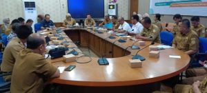 Kabid pengendalian pencemaran dan kerusakan lingkungan (PPKL) Dinas Lingkungan Hidup Propinsi Jambi, Asnelli rida daulay, yang hadir sebagai pemateri dalam workshop ini menyebutkan pentingnya Tanjung Jabung Timur segera menyusun dokumen “Penyusunan RPPEG Tanjabtim