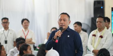 Jangan pernah ragu memiliki cita-cita dan teruslah belajar dengan tekun. Kesuksesan bukan hanya milik mereka yang beruntung, tapi juga milik mereka yang berusaha tanpa henti