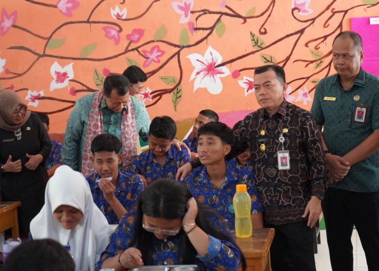 Pemerintah daerah akan terus memantau dan mengevaluasi program ini untuk memastikan bahwa manfaatnya dapat dirasakan oleh seluruh anak-anak sekolah yang ada di Provinsi Jambi dalam peningkatan asupan nutrisi gizi kepada anak-anak sekolah