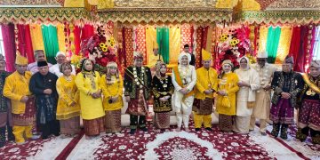 Bupati Tanjung Jabung Timur, Dilla Hikmasari Hich, ST, menerima gelar adat “Puti Betuah Payung Negeri” dari LAM Provinsi Jambi
