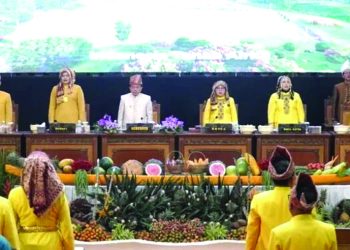 Bupati Dillah menyampaikan rasa syukur atas perjalanan panjang pembangunan sejak Tanjung Jabung Timur resmi berdiri melalui Undang-Undang Nomor 54 Tahun 1999