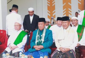 Wagub Sani juga menyampaikan ucapan terima kasih dan apresiasi atas kebersamaan Pemerintah Provinsi Jambi, Pemerintah Kabupaten Merangin, Forkopimda Merangin, Forum Komunikasi Pondok Pesantren dan masyarakat yang hadir ikut memeriahkan dalam peringatan hari santri dengan menanamkan nilai-nilai nasionalisme