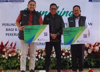 ’Alhamdulillah hari ini tunai sudah janji Pemkab Merangin terhadap 1.937 orang Aparatur Pemerintah Desa, 1.039 orang BPD, 5.125 orang kelembagaan desa masing-masing desa 25 orang dan 800 petani bagi hasil sawit