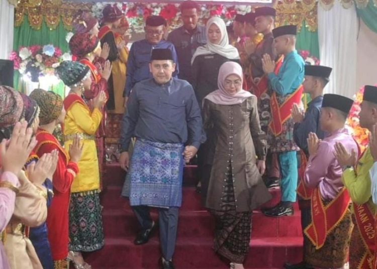 ’Selamat ulang tahun Kabupaten Sarongun. Dibawah kepemimpinan sahabat saya H Hurmin, saya yakin sahabat saya mampu membuat Sarolangun lebih baik, lebih kreatif dan inovatif