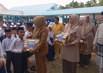 Seragam Sekolah Gratis