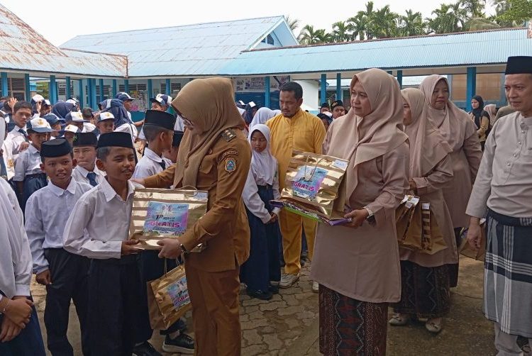 Seragam Sekolah Gratis