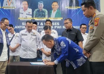 Selamat lanjut wabup kepada Asmadi sebagai ketua PWI Merangin, Damsir Karim sebagai Sekretaris, Mujiburrahman sebagai Bendahara dan para pengurus PWI Merangin lainnya yang baru dilantik