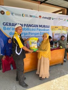 Kami ingin ambil bagian mensukseskan Ketahanan Pangan Nasional dalam Asta Cita Presiden Prabowo dengan menstabilkan pasokan beras dengan harga murah. Warga yang membeli beras murah ini, adalah warga tetangga terdekat Kebun kami