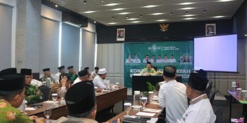 Sidang Pengesahan Peserta dipimpin Dr.H.Faisal Ali Hasyim dari PB NU