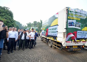 Sebanyak 207 truk logistik berisi kebutuhan pokok—mulai dari telur, minyak goreng, gula, susu, mi instan, air mineral, hingga beras—diberangkatkan menuju Aceh, Sumatera Utara, dan Sumatera Barat. Nilai bantuan mencapai Rp34,8 miliar