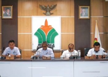 Pisah sambut di lantai 3 Region Office ini, dihadiri Region Head Khayamuddin Panjaitan, Operation Head Bambang Agustian, Ketua IKBI Regional 4 Jambi Ny Yusnidar Khayamuddin serta seluruh Kabag, Manajer dan Kasubbag PTPN IV Regional 4