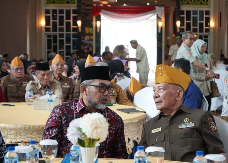 arahannya Sekda Sudirman juga menyampaikan, atas nama masyarakat dan Pemerintah Provinsi Jambi, dirinya menyampaikan penghormatan setinggi-tingginya kepada para veteran atas pengorbanan yang luar biasa dalam memperjuangkan dan mempertahankan kemerdekaan