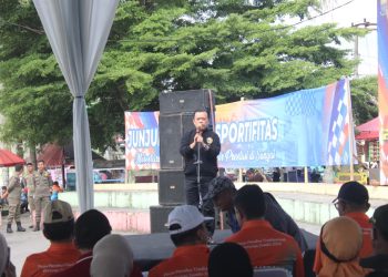 Gubernur Al Haris memberi kata sambutan dan membuka secara resmi Lomba Perahu Tradisional sekaligus menutup rangkaian HUT ke 69 Provinsi Jambi Tahun 2026