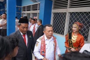 Gubernur Al Haris menjelaskan bahwa saat ini pemerintah pusat fokus pada peningkatan kualitas pendidikan