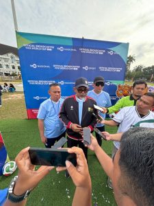 Mengingat sepak bola adalah olahraga yang sangat diminati oleh seluruh lapisan masyarakat, pemerintah mengimbau warga untuk menyaksikan siaran resmi melalui saluran TVRI dengan menggunakan antena UHF