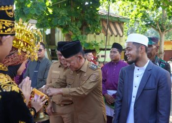 Wabup A. Khafidh juga mengimbau para alumni santri yang kembali ke dusun masing-masing untuk aktif berkolaborasi