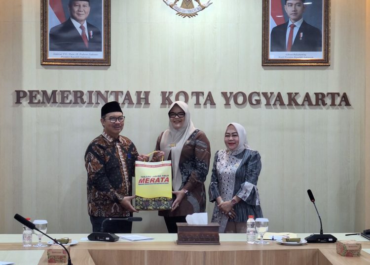 Rombongan disambut langsung oleh Wali Kota Yogyakarta, Dr. (H.C.) dr. H. Hasto Wardoyo, Sp.OG (K), di Ruang Pertemuan Pemerintah Kota Yogyakarta