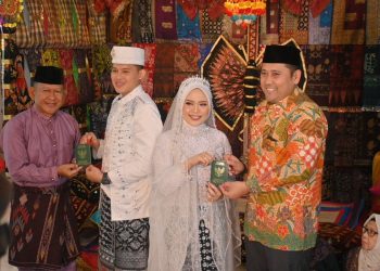 Putri kandung Sekda Zulhifni dan Ny. Sri Rezki Kurniati, yakni Alya Rasikha, S.Ak (Alya), resmi dipersunting oleh Bripda Abriel Adhit Syatry (Abriel)