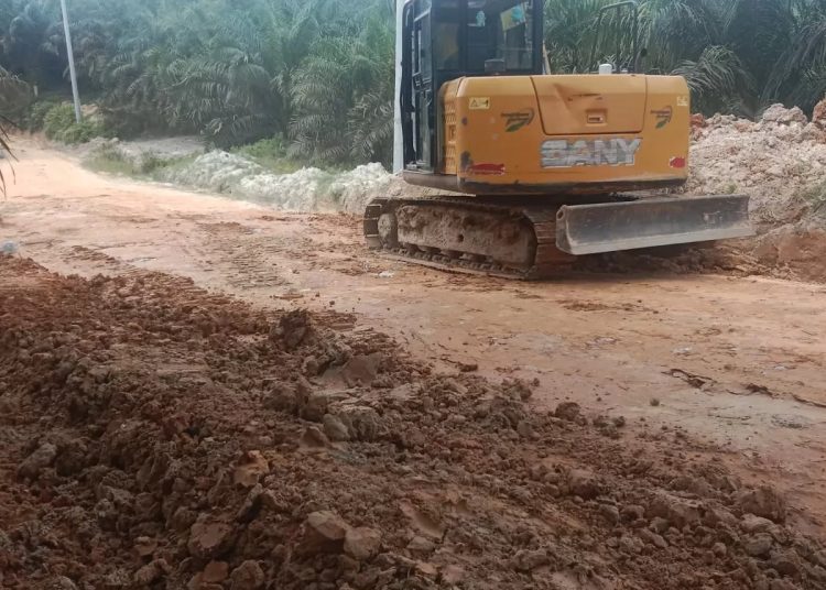 Program penanganan jalan rusak ini mendapat respons positif dari beberapa wilayah yang menjadi penerima manfaat. Salah satunya di Kecamatan Batin XXIV, Kabupaten Batang Hari, Jambi, di mana kerusakan akses penghubung antardesa sempat mengganggu mobilitas harian warga