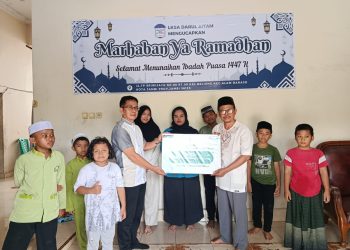 Bantuan untuk operasional Panti Asuhan yang menaungi 25 anak yatim piatu itu, langsung diserahkan oleh staf PTPN IV Regional IV Hasan Samik kepada H.Een Zainudin pengurus Panti Asuhan Darul Aitam, di hadapan anak-anak panti pada Mei 2026