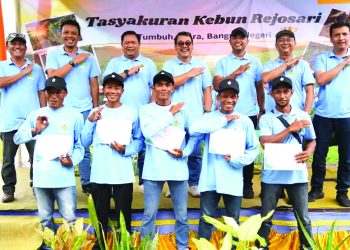 Sebagai bentuk apresiasi atas kontribusi insan perkebunan yang menjadi ujung tombak operasional, Kebun Rejosari menggelar pemberian penghargaan kepada para pemanen terbaik yang telah menunjukkan kinerja, disiplin, dan produktivitas unggul sepanjang tahun